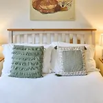 Host & Stay - The Cabin